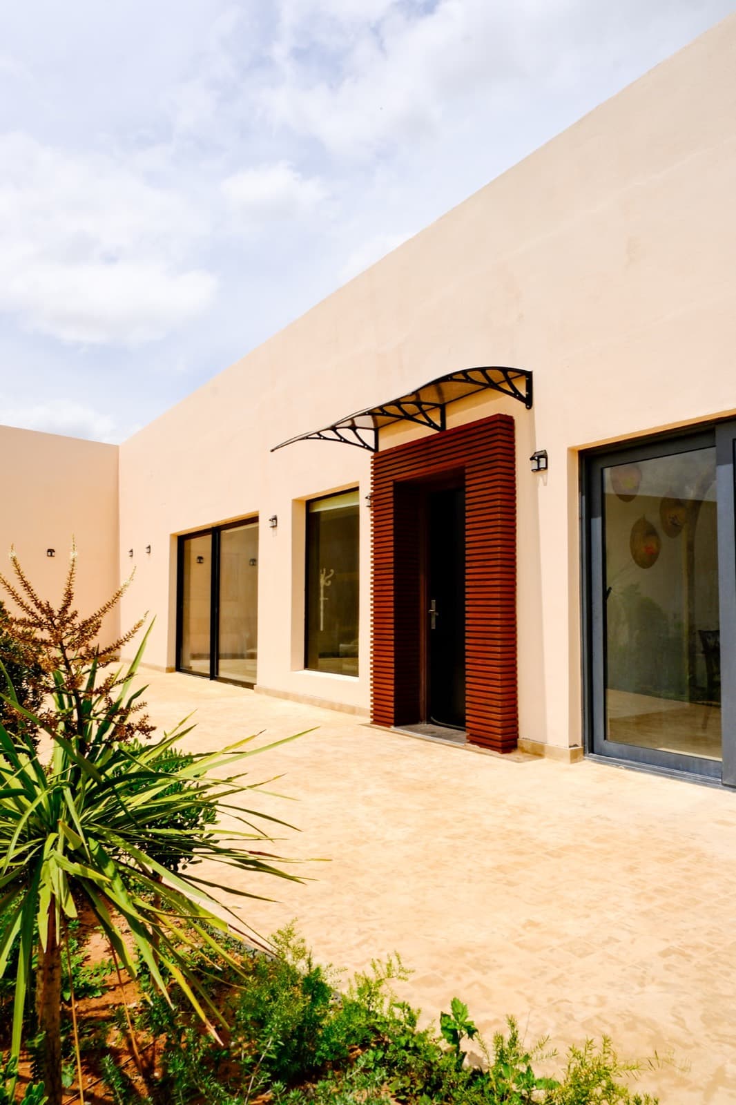 Façade et entrée principale de la villa