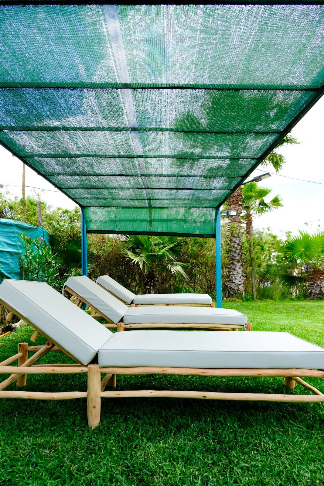 Piscine et terrasses à Farm Eden, ferme avec piscine privée près de Rabat