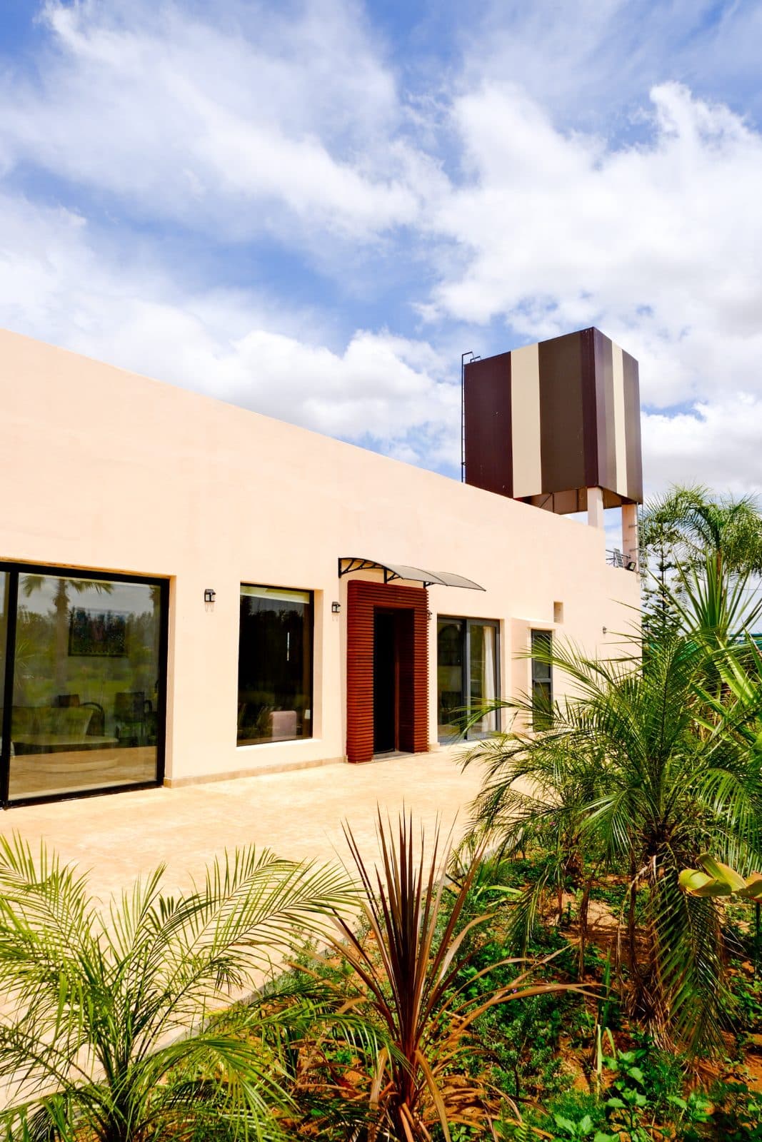 Piscine et terrasses à Farm Eden, ferme avec piscine privée près de Rabat