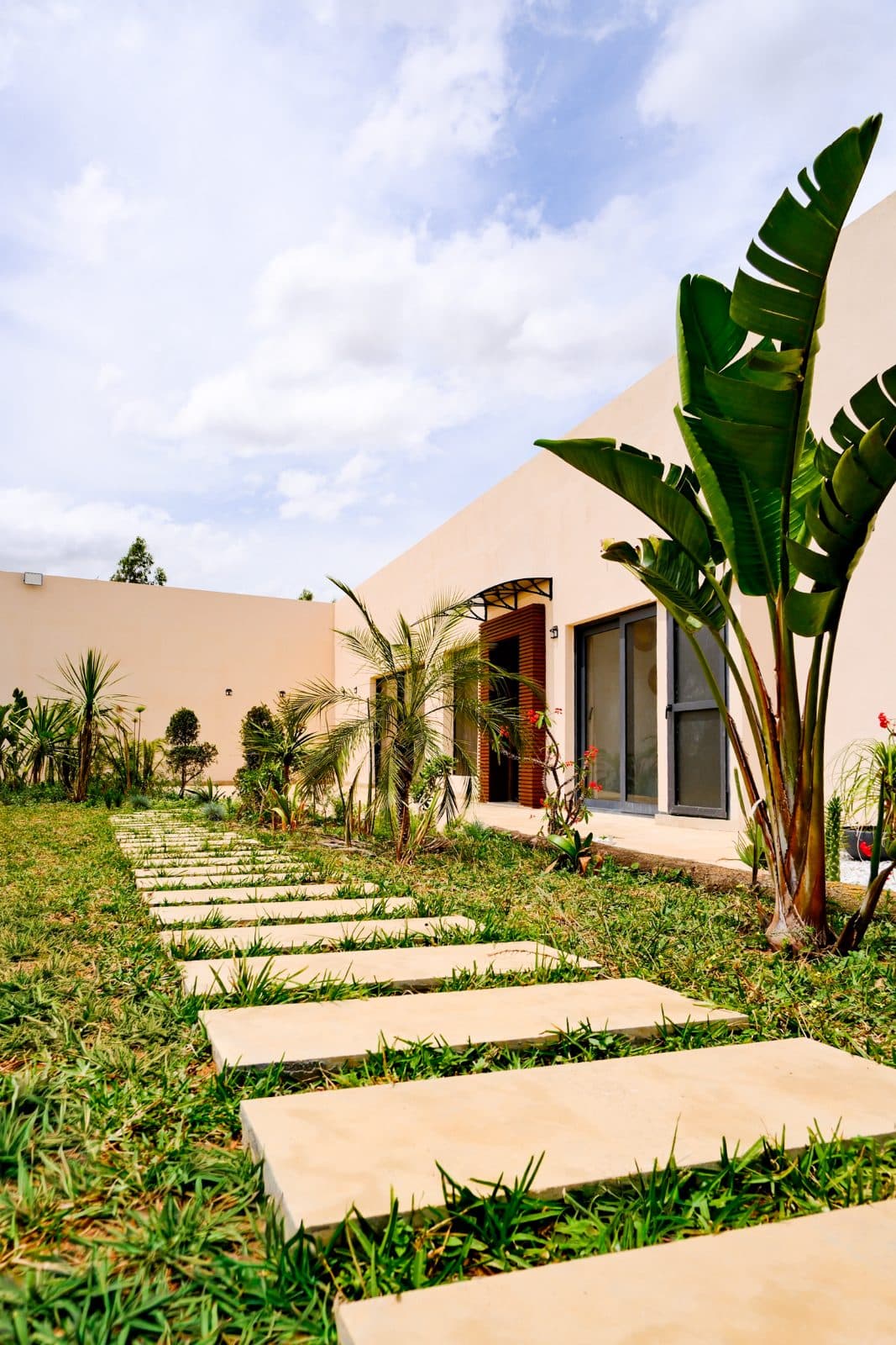 Piscine et terrasses à Farm Eden, ferme avec piscine privée près de Rabat