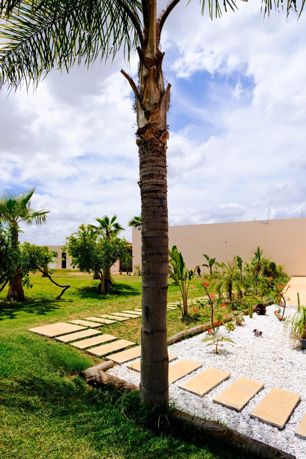 Piscine et terrasses à Farm Eden, ferme avec piscine privée près de Rabat