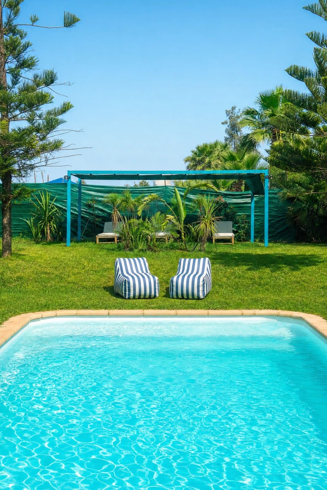 Piscine et terrasses à Farm Eden, ferme avec piscine privée près de Rabat